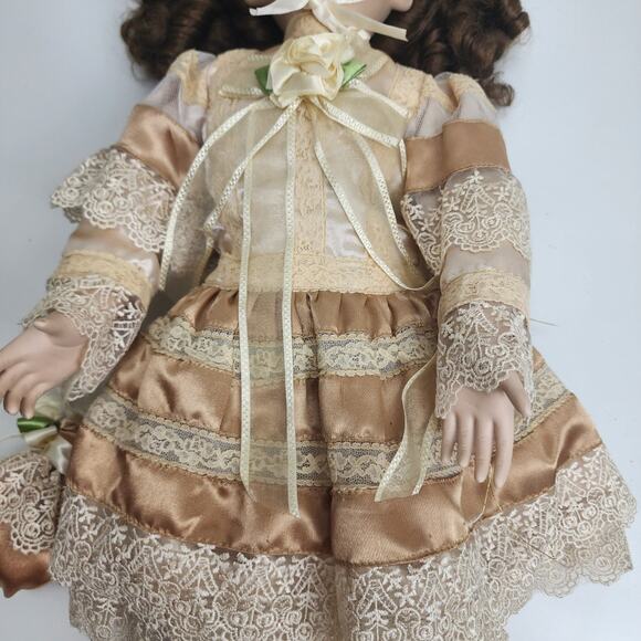 Donna Marie Cracker Barrel Exclusive American Classics Collection Porcelain Doll - Picture 3 of 14